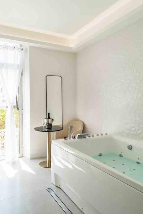 Suite Luxe Jacuzzi Cannes Exterior foto